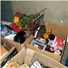 Image 2 : LOT OF KIDS TOYS, TINKER BELL LAMP, ESTATE GOODS