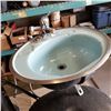 Image 2 : 2 PIECE 1970S BLUE ENAMELED METAL BATHTUB AND SINK