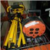 Image 1 : SHOPLIGHT ON STAND AND EXTENSION CORD REEL