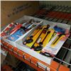 Image 1 : 2 TRAYS UTUILITY EXACTO KNIVES AND DEADBOLTS AND CHAIN GUARDS