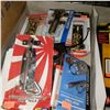 Image 3 : 2 TRAYS UTUILITY EXACTO KNIVES AND DEADBOLTS AND CHAIN GUARDS