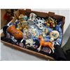 Image 2 : TRAY OF HORSE DECOR