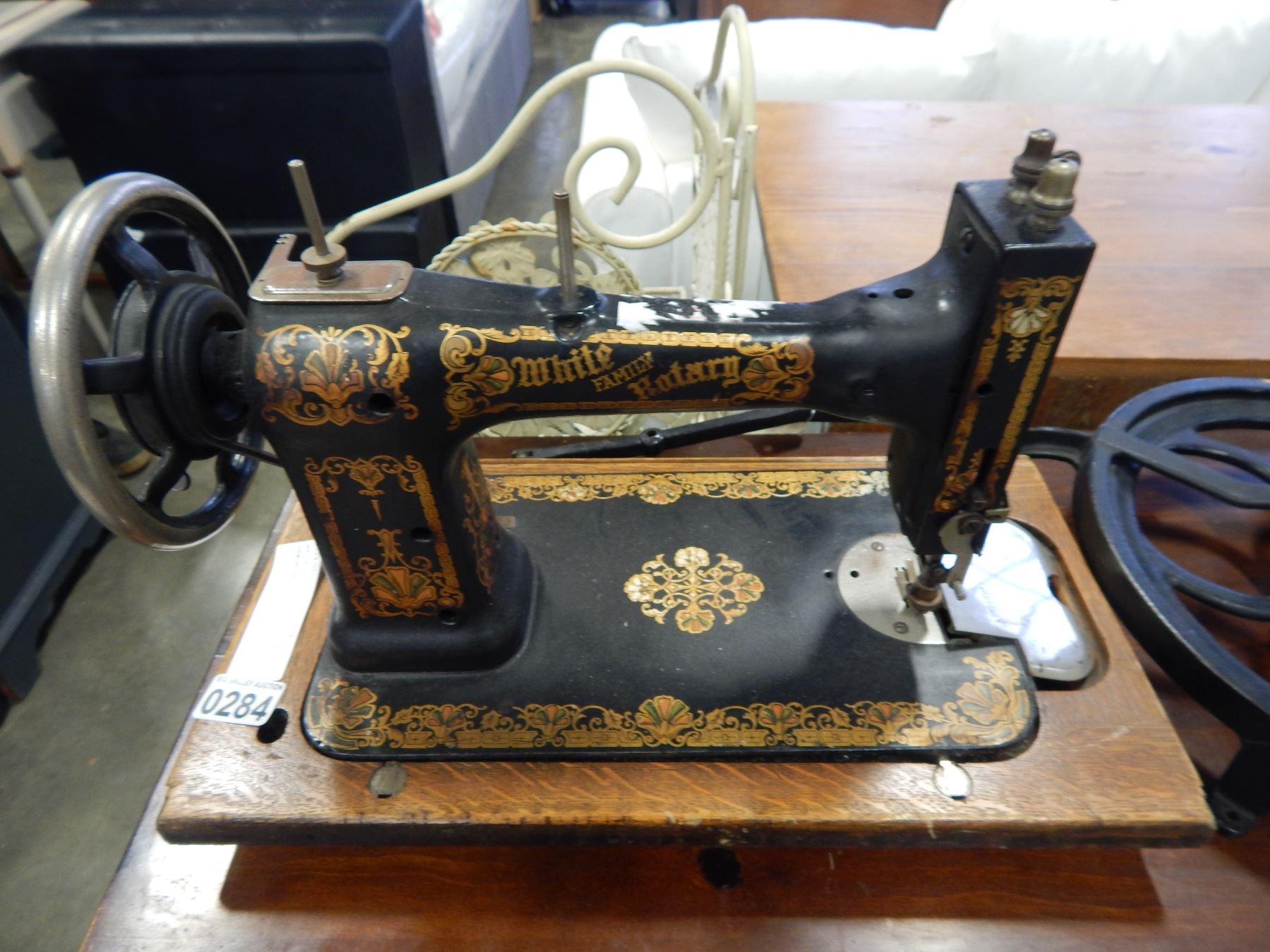 WHITE FAMILY ROTARY VINTAGE SEWING MACHINE