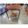 Image 2 : ANTIQUE KNETCHEL QUARTER SAWN OAK 2-TIER PARLOUR TABLE