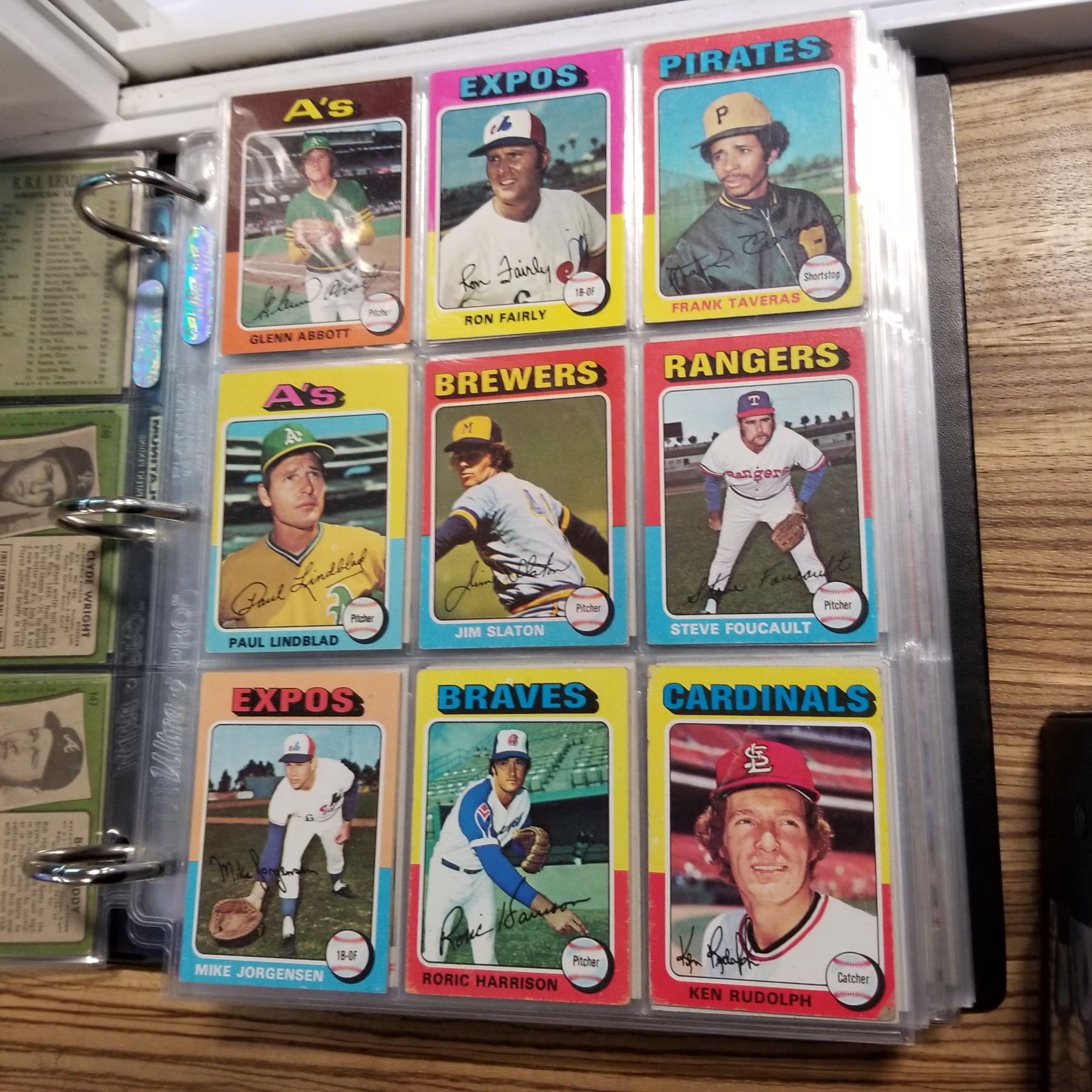500 CARD BINDER OF VINTAGE BASEBALL CARDS Big Valley Auction