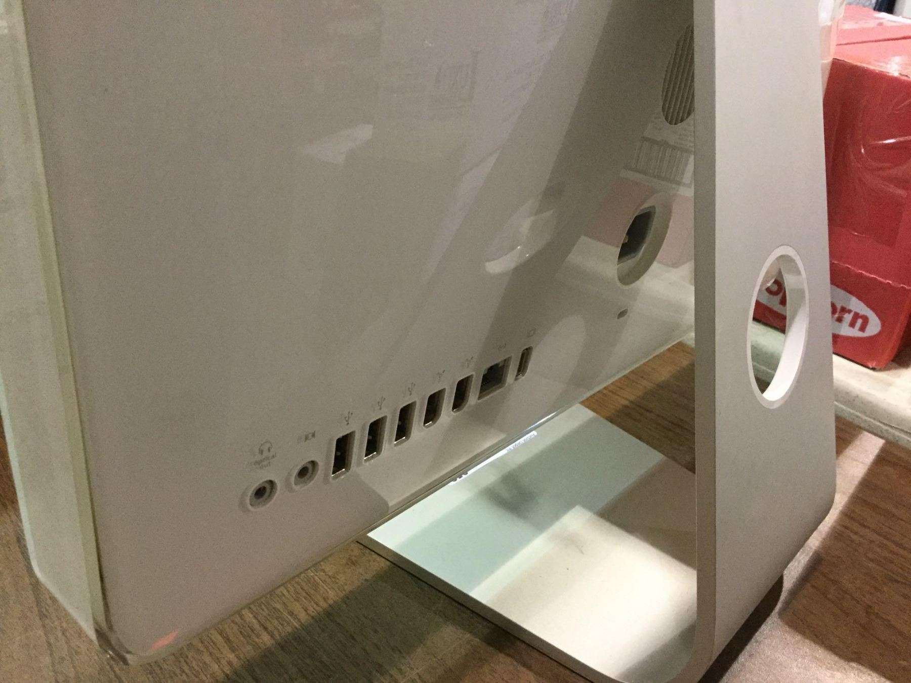 Apple IMAC model A1144 2005 desktop computer