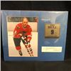 Image 1 : BOBBY HULL SIGNED INDEX CARD w/ PHOTO DISPLAY