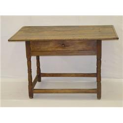 18TH CENT. NEW ENGLAND PINE & MAPLE TAV