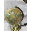 Image 2 : A Light Up World Globe