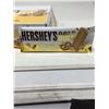 Image 1 : Hershey's Gold Peanut & Pretzels (24 x 39g)