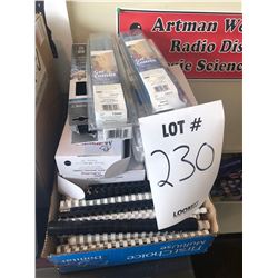 ASSORTED GEL COMBS AND PLASTIC SPINES - LOT