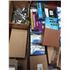 Image 5 : LOT OF ASSORTED STAPLES AND PAPER CLIPS