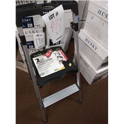 LIKE -NEW EASY REACH ALUMINUM STEP STOOL W/ SLIP RESISTANT STEPS