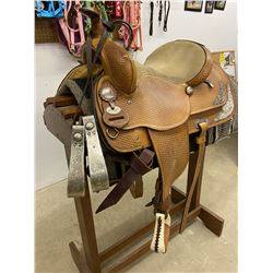 LIKE NEW CRATES SHOW SADDLE W EXTRA STIRRUPS / HIGH END SHOW SADDLE