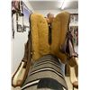 Image 5 : LIKE NEW CRATES SHOW SADDLE W EXTRA STIRRUPS / HIGH END SHOW SADDLE