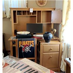 COMPUTER DESK AND CHAIR, COMPUTER INCLUDED