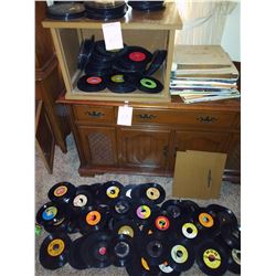 SMALL CABINET WITH HUNDREDS OF 45S