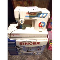 VINTAGE SINGER LOCKSTITCH TOY SEWING MACHINE