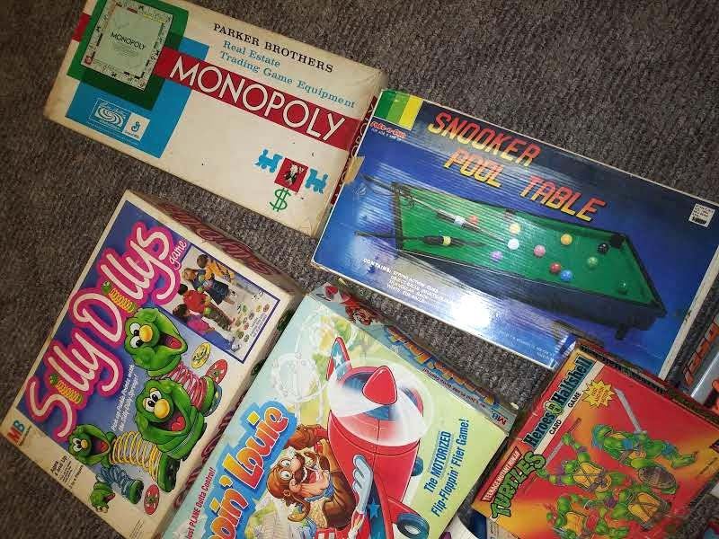 LARGE VINTAGE BOARD GAMES LOT X8