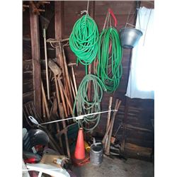 GARDENING LOT: HOSE, GARDENING TOOLS, MORE
