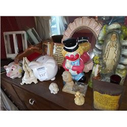 VINTAGE CERAMICS, PIGGY BANKS AND MISC. LOT