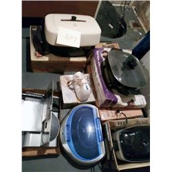 LARGE KITCHEN APPLIANCE LOT: ROASTER, BLENDER, MEAT SLICER