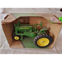 DIE CAST ERTL 1/16TH SCALE 1934 JOHN DEERE MODEL TRACTOR- IN BOX