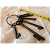 Image 1 : CAST IRON SET OF 6 LARGE SKELETON KEYS (NOT OLD)