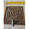 Image 1 : CAST IRON HOT BATHS 25 CENT 1 HOOK (NOT OLD)