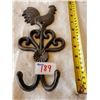 Image 1 : CAST IRON LARGE ROOSTER HANGER WITH 2 HOOKS (NOT OLD)