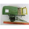 Image 2 : Ertl 1950's Restored John Deere Combine