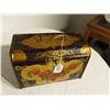 Image 2 : ANTIQUE VICTORIAN LUNCH BOX
