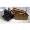 Image 2 : LOT OF BASKETS & VASES, 6 GLASS VASES, 2 CHINESS VASES, 4 BASKETS
