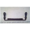 Image 3 : ANTIQUE & FUNCTIONAL BARK REMOVING DRAWKNIFE FOR PEELING LONGS. BLADE 9 3/4"