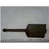 Image 3 : STAMP MARKED 1965 G.I. TRENCH SHOVEL WITH PICK ASHWOOD HANDLE. COLLAPSIBLE BLADE 6" WIDE.