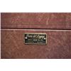 Image 2 : Four piece matching vintage set of luggage including three graduated sized suitcases plus vanity cas