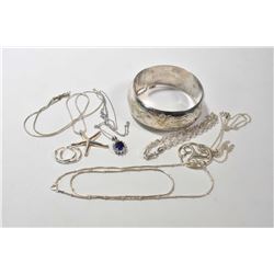 Selection of sterling silver jewellery including gemstone style pendant and chain, starfish pendant 
