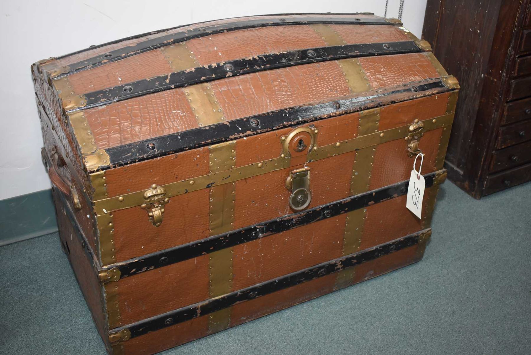 Antique Dome Top Steamer Trunk With Removable Tray And Metal Simulate Alligator Skin Wrap And Wood B Antique Dome Top Trunk With Tray