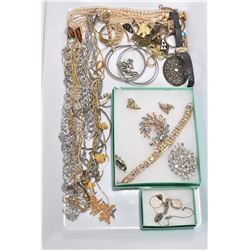 Tray lot of vintage and collectible jewellery including signed Sherman brooch and matching earrings,