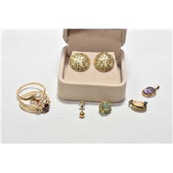 Selection of gold jewellery including earrings, 10kt gold ring set with gemstone (note missing one s