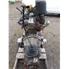 Image 4 : CUMMINGS 5.9 / FORD  DIESEL ENGINE W 5 SPEED TRANSMISSION /GOOD