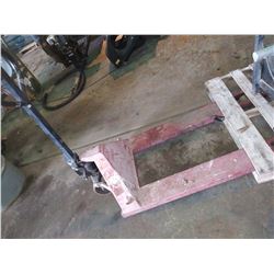 PALLET JACK / WORKS