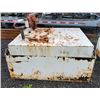 Image 2 : LARGE FUEL TANK W DYKE