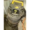 Image 3 : LOT OF 4 INDUSTRIAL VACS