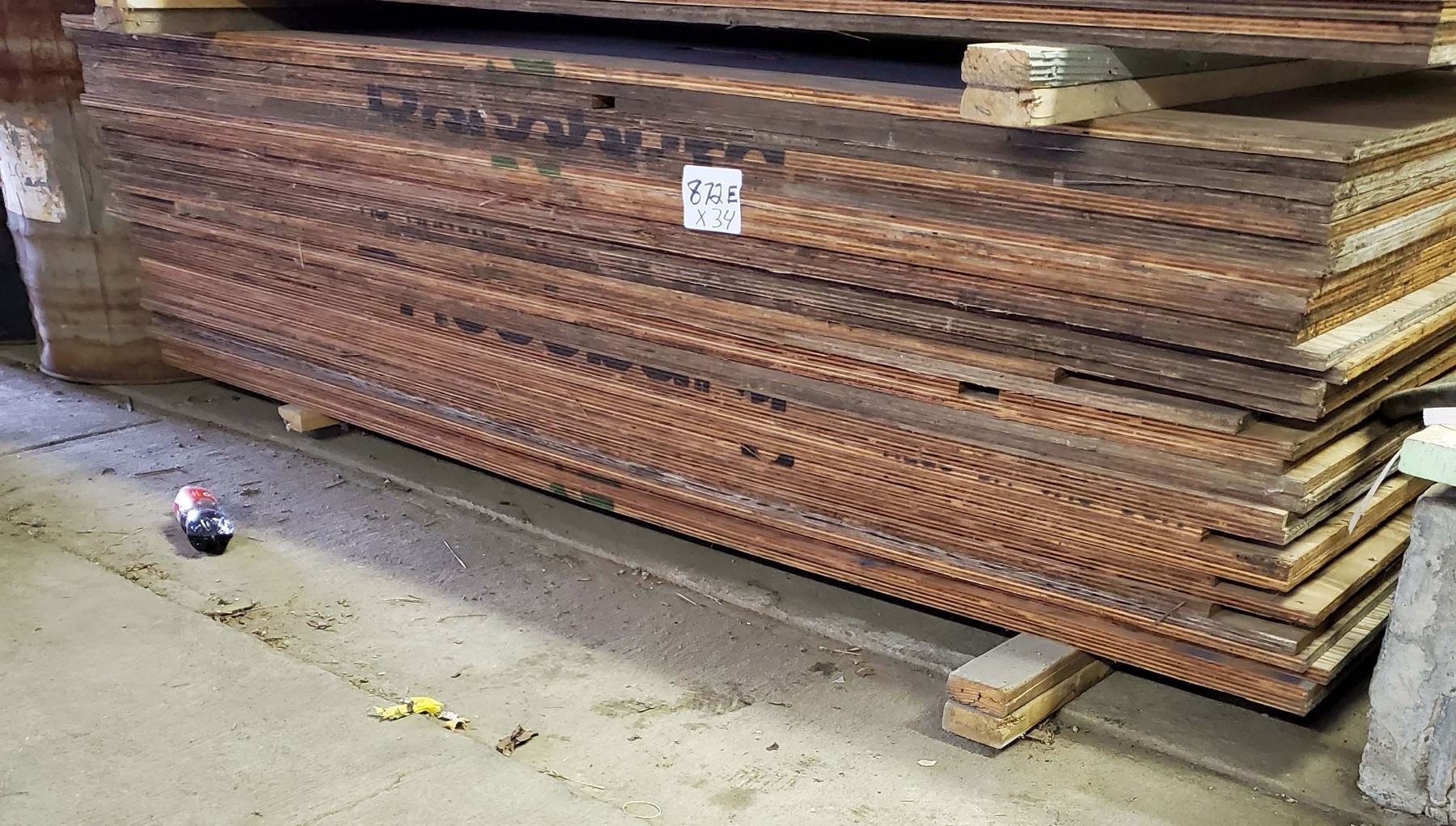PLYWOOD 4 X 8 FT X 3/4 IN. / 19 SHEETS