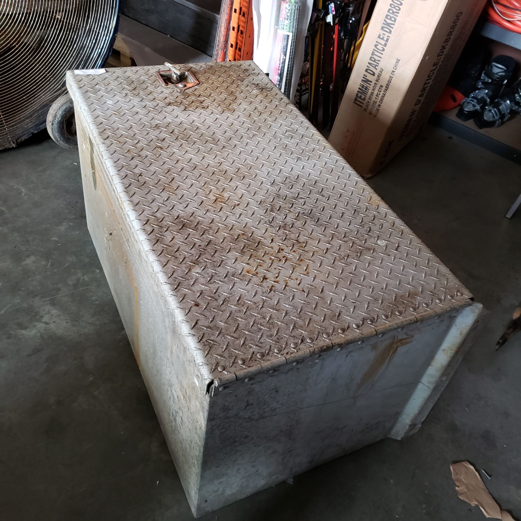 Checker plate battery box Clearance