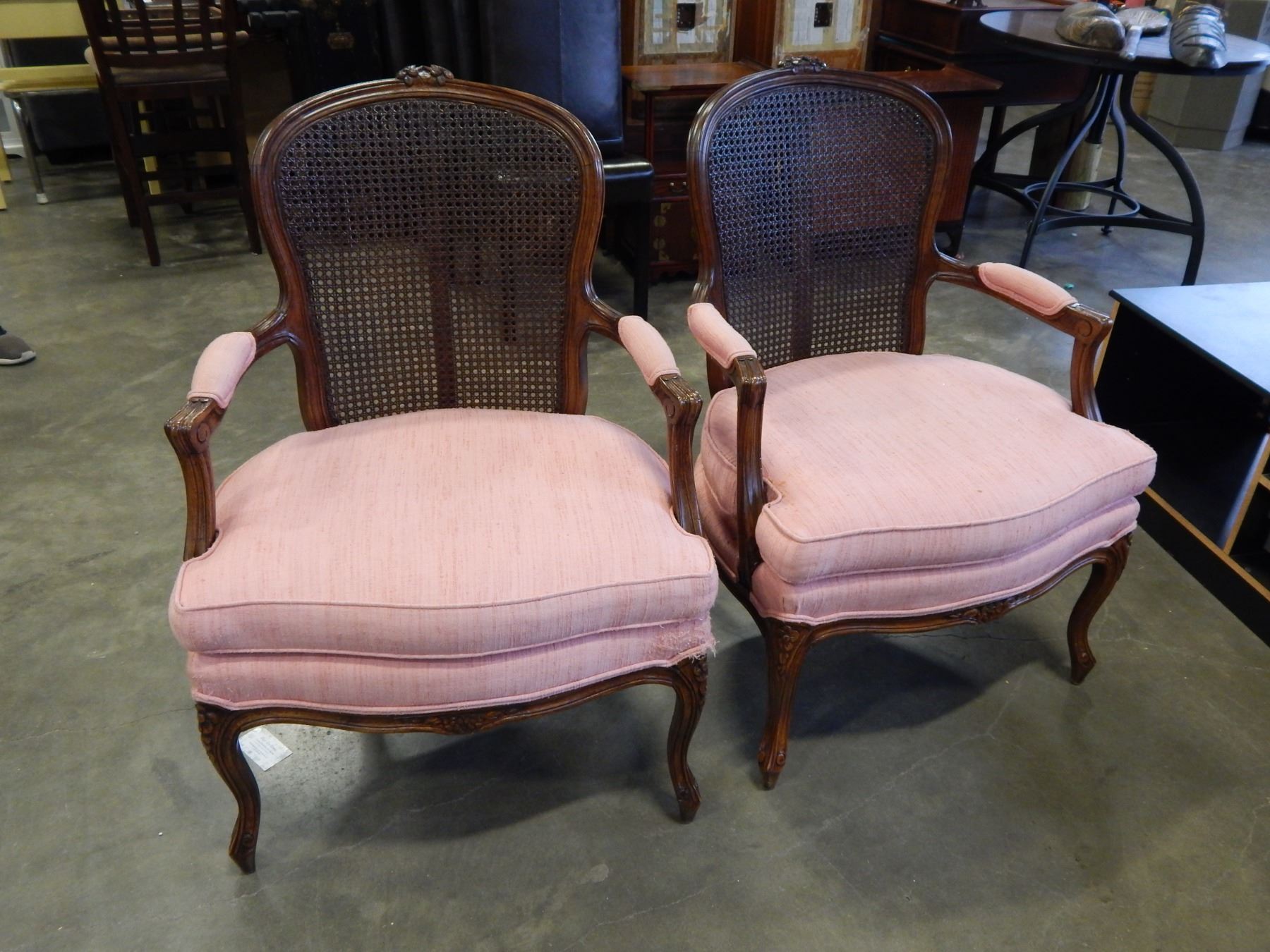 PAIR OF VINTAGE UPHOLSTERED CHAIRS - Big Valley Auction