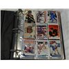 Image 2 : BINDER OF HOCKEY CARDS
