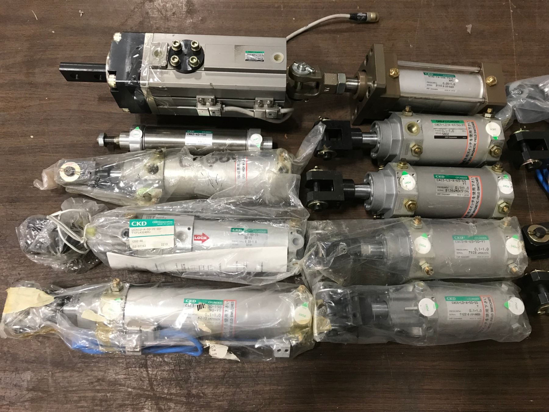 LOT OF CKD AIR CYLINDER BTM Industrial
