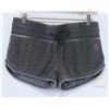 Image 1 : ELEMENT LADIES EDEN GREY WASH SHORT SHORTS SIZE XS
